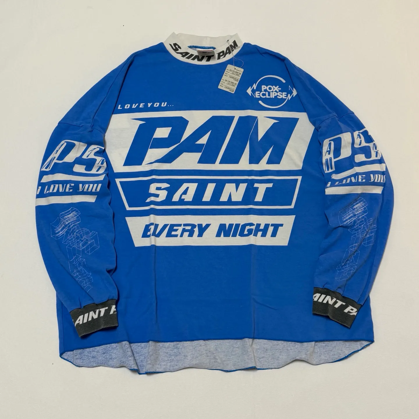 SAINT Mxxxxx Make the printing look distressed and white. Correct accessories. Customized co-branded model with P.A.M. wash mark.